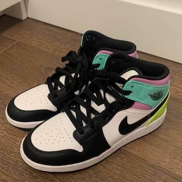 Air Jordan 1 mids ‘pastel’ black toe - Picture 3 of 4